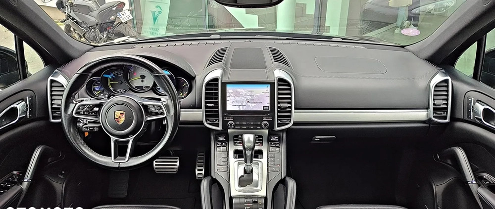 Porsche Cayenne cena 159900 przebieg: 130000, rok produkcji 2017 z Lubień Kujawski małe 781